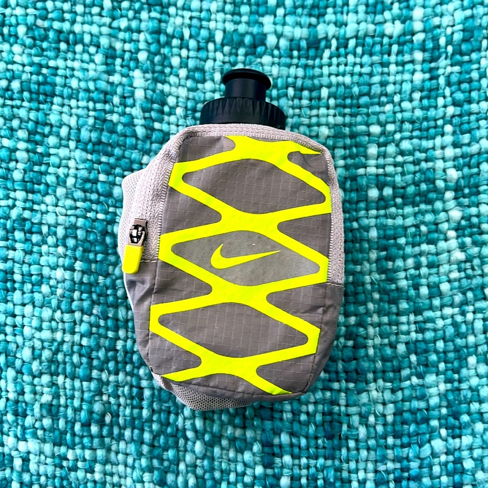 Nike hand water bag